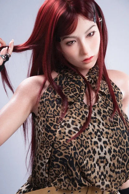 Close-up of Y2K accessories including fur leg warmers and star-buckle gloves.